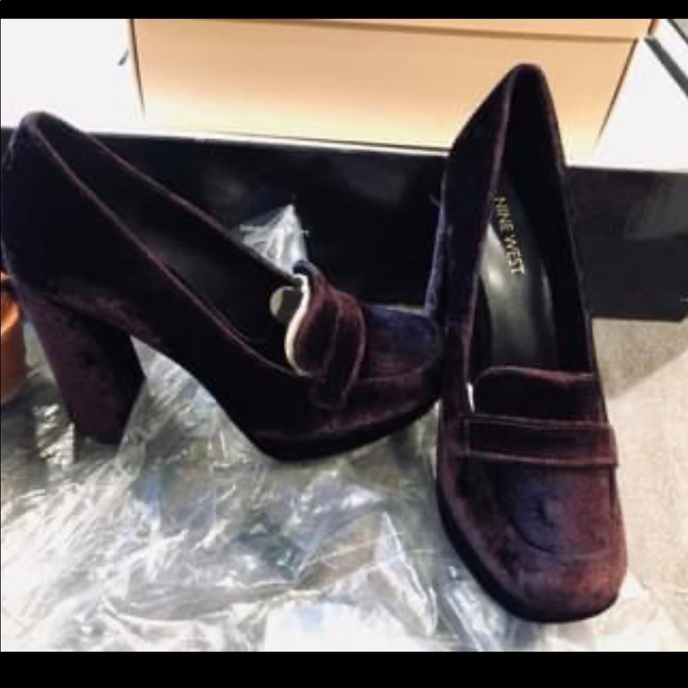 Nine West velvet shoes